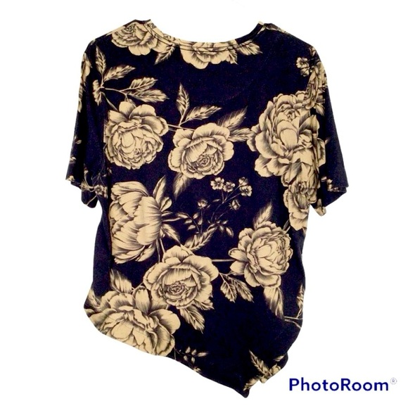 Osklen Floral Asymmetrical Hem
Short Sleeve Top Size Small - Picture 3 of 5